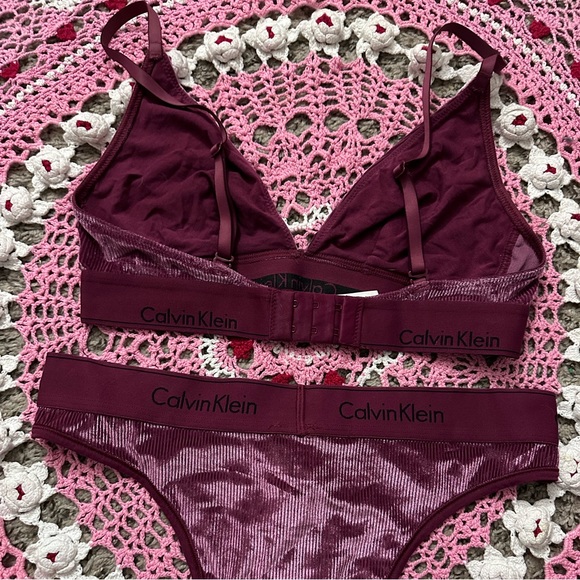 Calvin Klein Velvet Bra and Underwear Set - Picture 4 of 4